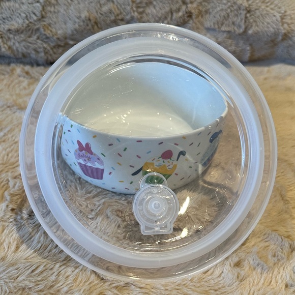 🧁Disney Cupcakes & Sprinkles design Ceramic Covered Bowl Large🧁 - Picture 6 of 6